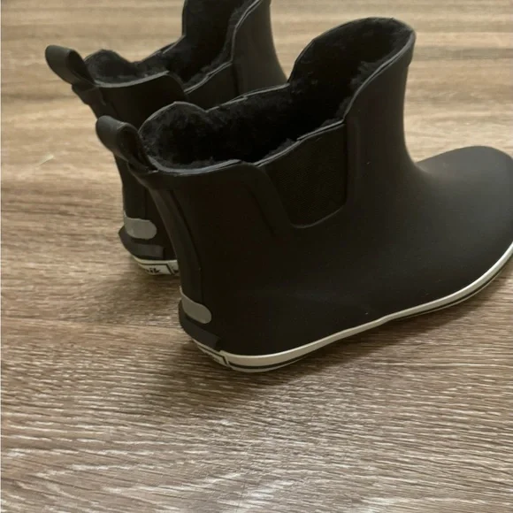 Kamik Black Winter Rain Boots Slip-On Ankle - Picture 8 of 8